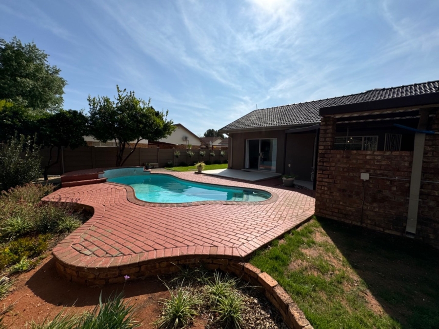  Bedroom Property for Sale in El Toro Park Northern Cape